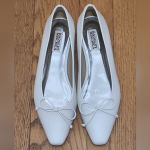 Badgley Mischka Women’s Leather Ballet Flats White Bow Slip-On Shoes Size 9.